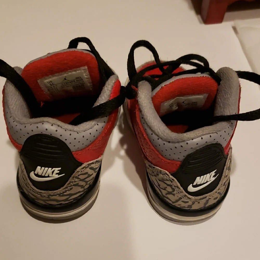 Nike Jordan Red and Gray Kids Sneakers 5 C - Picture 6 of 8
